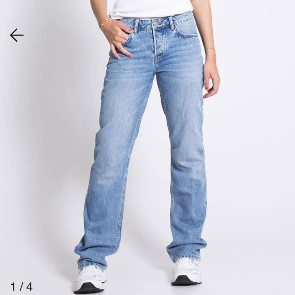 Dem populära icon jeansen ifrån lager 157 köpta för 500kr, använda två gånger av min syster och är i nyskick! Jätte fina och snygga men tyvärr inte min storlek:(  Säljer för 149kr !. Jeans & Byxor.