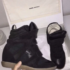 Isabel Marant - Svarta Isabel Marant i storlek 39, fint skick! Säljes eller bytes mot valentino skor i storlek 38. 
