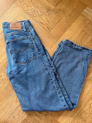 Baggy jeans, storlek 24/30. Passar även de i storlek 23 eller 25 i midjan.