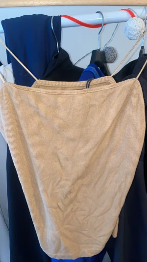 Linne - Fin linne Kroppad man får fin form vid midjan snygg till vita jeans har aldrig använts.