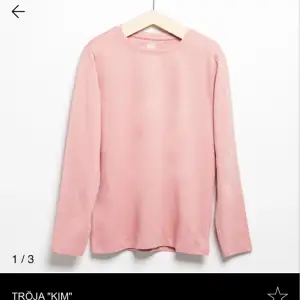 Säljer denna rosa tröja från 157 som endast använts en gång. Nyskick. Strl 160 cl vilket sitter som en s. Köptes för 60kr och säljer nu för 19 då det tillkommer frakt😊🌸