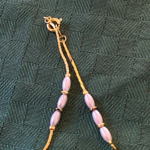 Armband  - Vackert gyllene armband med pärlor  Inte stämplat  