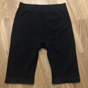 Bikershorts  - Jättefina Bikershorts från H&M i storlek S! Säljer pga för liten vid låren (jag har storlek M). superbra kvalite och är oanvänd (bara testat) 🥰💕
