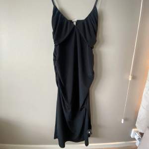 ALDRIG ANVÄND!! Lång svart klänning från H&M