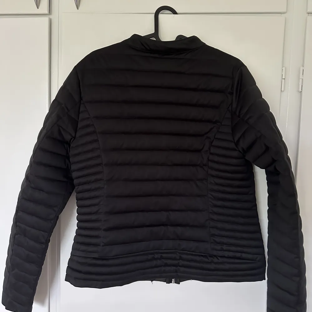 Hiiii! Selling my jacket from “New Yorker”. Perfect for spring and summer, good condition. Size 40 :). Takit.