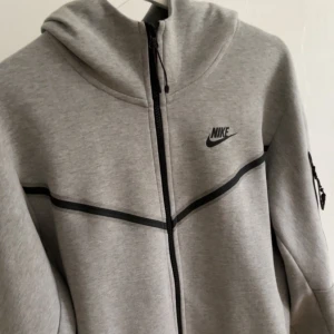 Nike tech fleece hoodie  - Storlek S  Bra skick! Säljs pga liten för mig