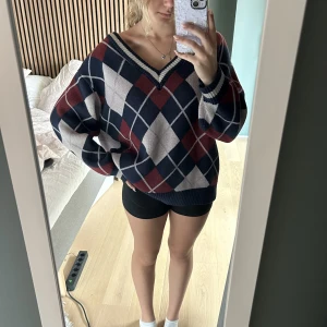 Rutig vintage sweatshirt - Supersnygg vintage tröja från weekday. Säljer för den inte används längre. Fint skick! 🌟🌟