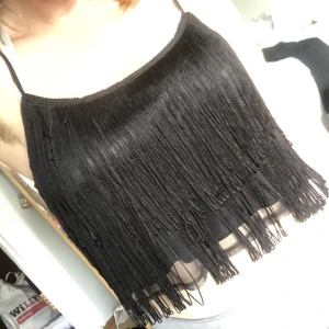 Topp med fransar - Fin topp med fransar! Lös passform, festlig o fin :) 