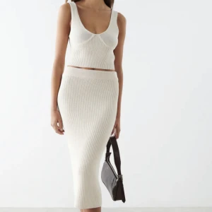 Stickat set - Säljer detta helt oanvända set från Gina tricot! Prislappar finns kvar! 