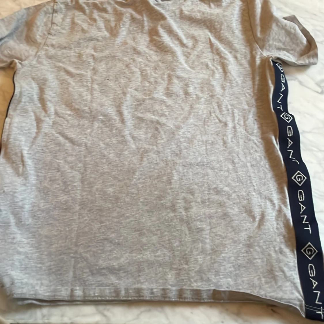 Snygg grå gant t-shirt - 90