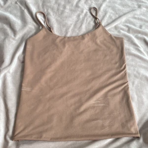Linne  - Bra skick  Perfekt för sommaren☀️beige brun färg storlek M