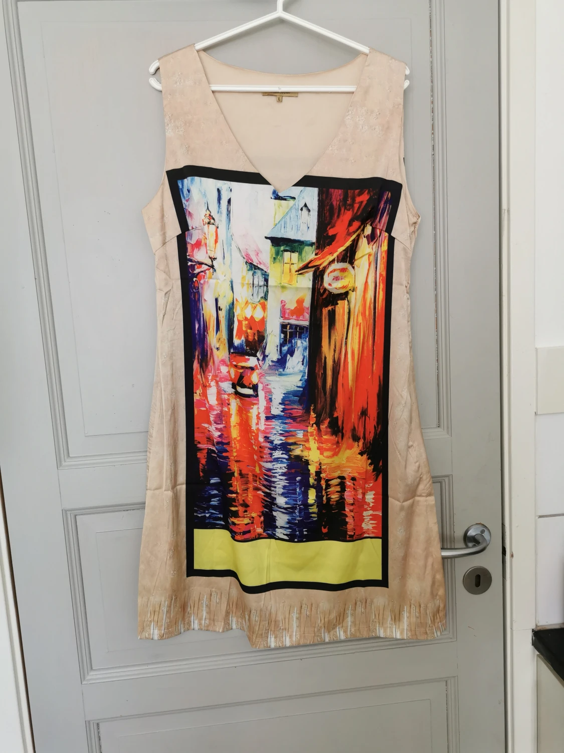 Helt ny klänning i satin