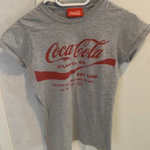 Tröja - Tröja från Coca-Cola, passar storlek S