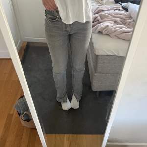 Gråa jeans från zara i storlek 36🙌🏼💕💓🌸