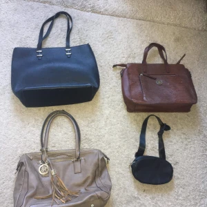 Fyra fina väskor  - 30kr styck eller alla för 100 