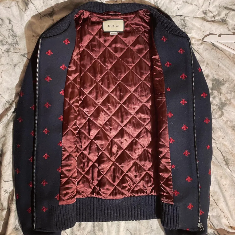 Gucci WoolTeddy Jacket Size:50/L Condition:9/10 New With Tag Retail:25.000kr Dm för mer info och bilder . Jackor.