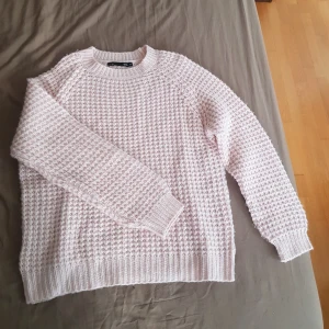 Stickad tröja strl. XS - Fint skick! Inga defekter. Ljusrosa stickad tröja strl XS