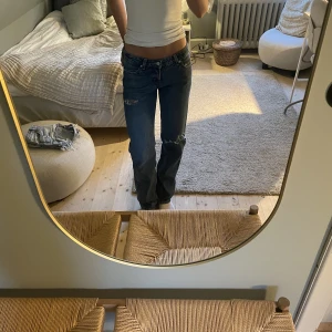 Mörkblå weekday jeans - Ett par mörkblå weekdays i ett väldigt bra skick! Behöver ny plats i min garderob, köpare står för frakt 📦 
