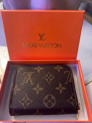 Louisvuitton plånbok i kopia, bra storlek och bra med fack☺️