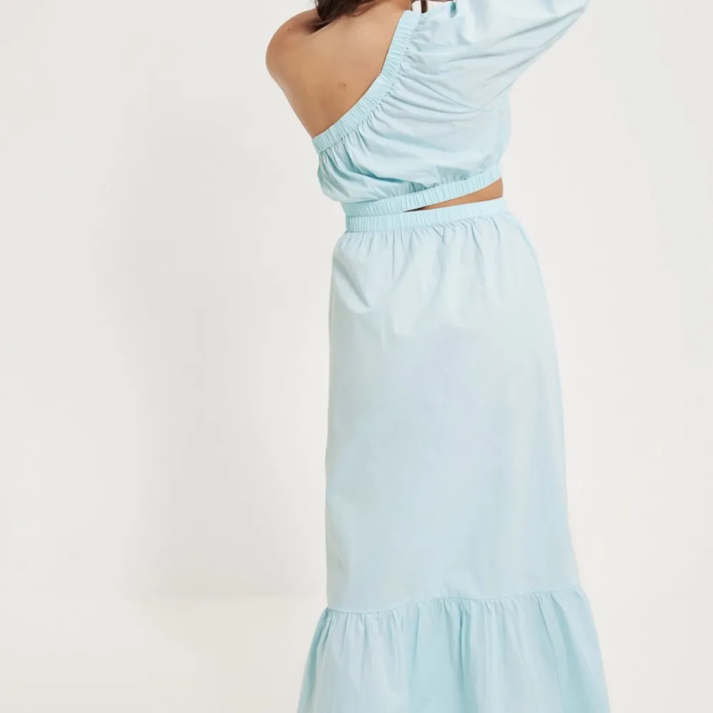 Ljusblå lång klänning i storlek X-small.. Klänningar.