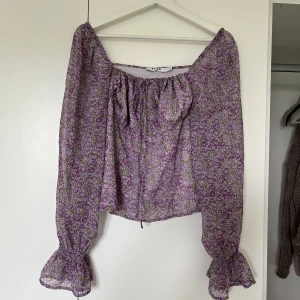 Blus - Fint skick, använd några gånger