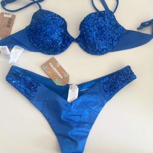 Säljer calzedonia glitter bikini i blå, aldrig använd! 