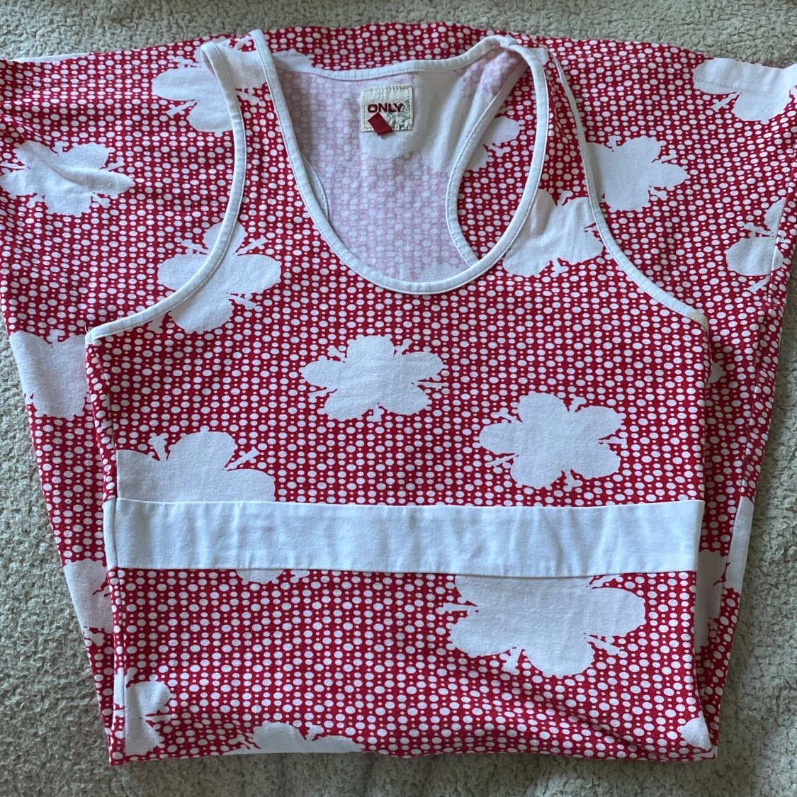 Röd mönstrig klänning från Only - 90