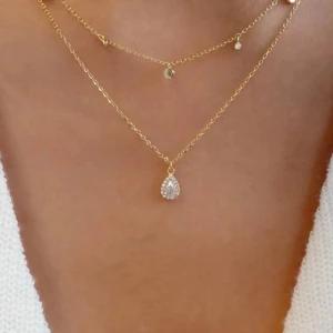 Guld halsband  - Säljer nu denna helt oanvända halsbandet, inga täcken på användning🤍🫶🏻kom privat för mer info eller bilder🫶🏻🤍säljer för 25kr 