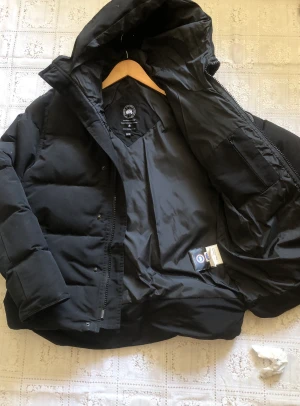 Canada Goose Jacka - (Mycket säljs pga flytt kolla min sida!) Vinterjacka McMillan använd med lite småfel men inget som syns eller påverkar