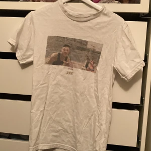 Fresh Prince T-shirt  - Fin T-shirt med fresh Prince tryck, bilden på Will (framsidan) är lite urtvättad men annars ser den helt ny ut 