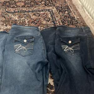 Low waist jeans 💗köpt för 600 tillsammans men säljer för 200 tsm eller enskilt 150 st💗st 40/42 men passar även 38💗