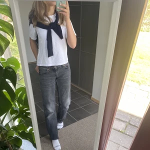 Low waisted jeans - Low waisted jeans köpta från weekday Jätte snygga då jag säljer dom för att dom är för små. (Fler bilder skriv privat)