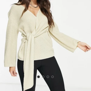 Stickad tröja - Storlek s Aldrig använd 