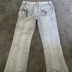 Low waist jeans  - As snygga low waist jeans💕De är storlek 30/32💕