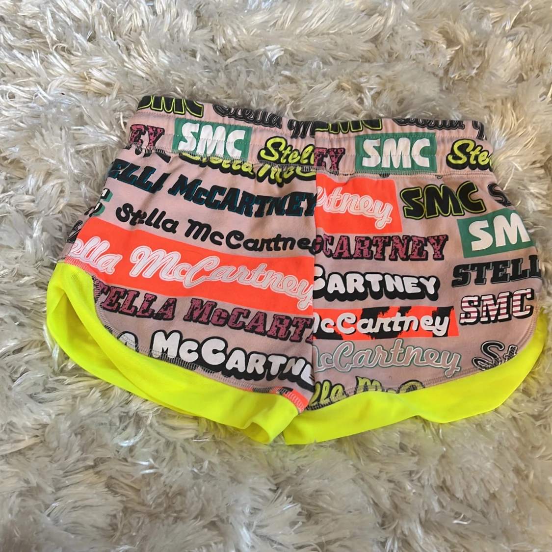 Stella McCartney shorts till salu! - 90