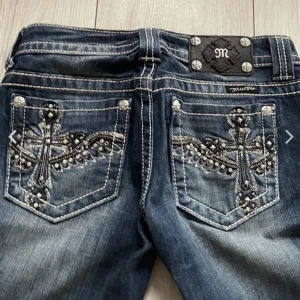 miss me jeans - INTRESSEKOLL och inget byt ⚠️miss me jeans i storleken 26/34/xs straight jätte fina knappast andvända❤️ skriv för mera bilder