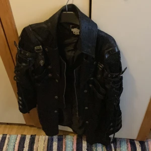 Kappa - En skit snygg kappa  Om du vill ha fler bilder eller köpa kontakta mig då 🫶 tar endast swish Pris kan diskuteras!! Ny pris runt 1000kr Kan skickas eller mötas upp (köparen står för frakten) 