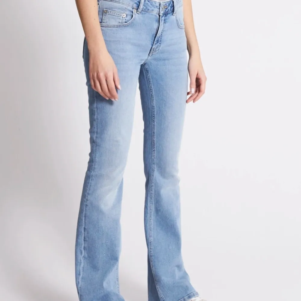 Ett par jeans från lager 157 i modellen low boot💘bra skick💞köptes för 400 . Jeans & Byxor.