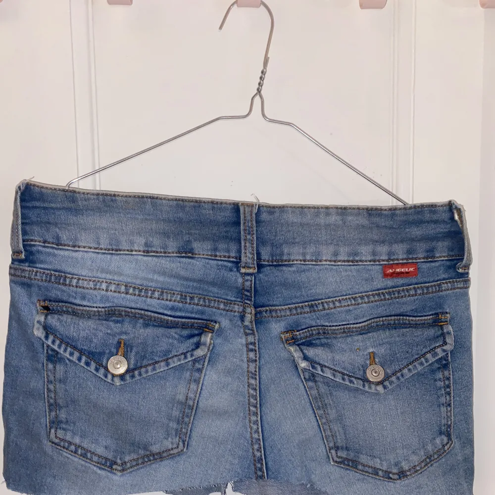 Mini skirt från 90-talet, från hm, storlek 36/M, original pris 499, andvänd 1 gång. Kjolar.