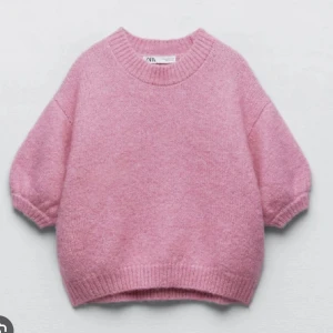 Zara tröja  - Stickad t shirt från zara, knappt använd. Skriv för fler bilder 