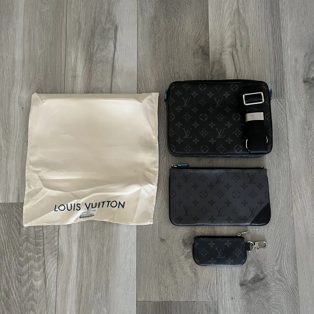 Helt ny, louis vuitton trio messenger bag Skick: 10/10, vid frågor och funderingar är det bara att skriva✍️ . Väskor.