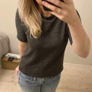 ”Rutig” topp - Vet tyvärr ej märket då lappen är borta!