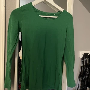 Basic tröja - Fin basic tröja från Lindex!