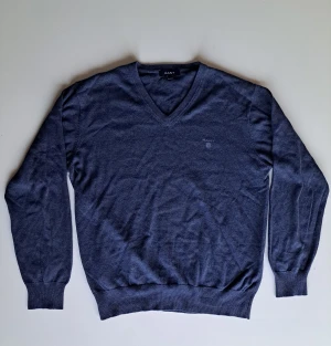 Gant Pullover - Marinblå pullover ifrån Gant |Storlek L men passar M | 100% bomull | Inga defekter | Säljer för 199kr men kan diskutera priset!