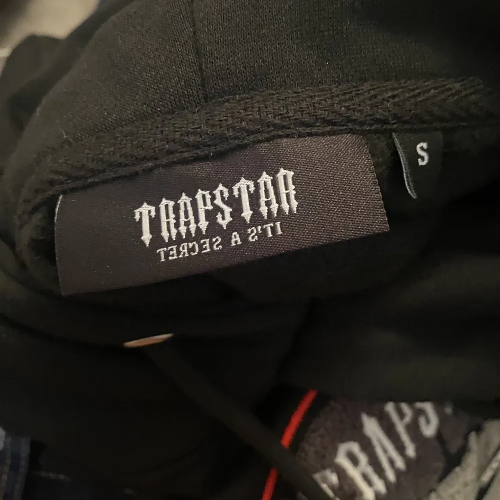 Size S trapstar shooter för bra pris  MÖTS bara upp i Stockholm . Hoodies.