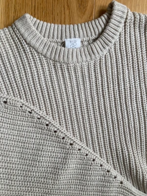 Stickad tröja Carin Wester oanvänd  - Storlek M, endast provad. Kan skicka fler bilder och info vid intresse! 