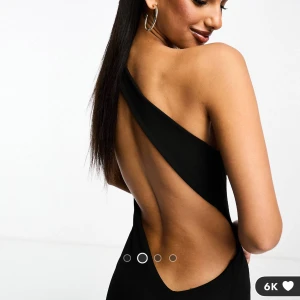 Långklänning - Helt ny klänning från ASOS. Super fin till finare tillställningar! Hann inte lämna tillbaka den i tid därmed lägger jag ut den här!