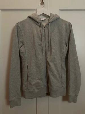 Jeans och Hoodie - .