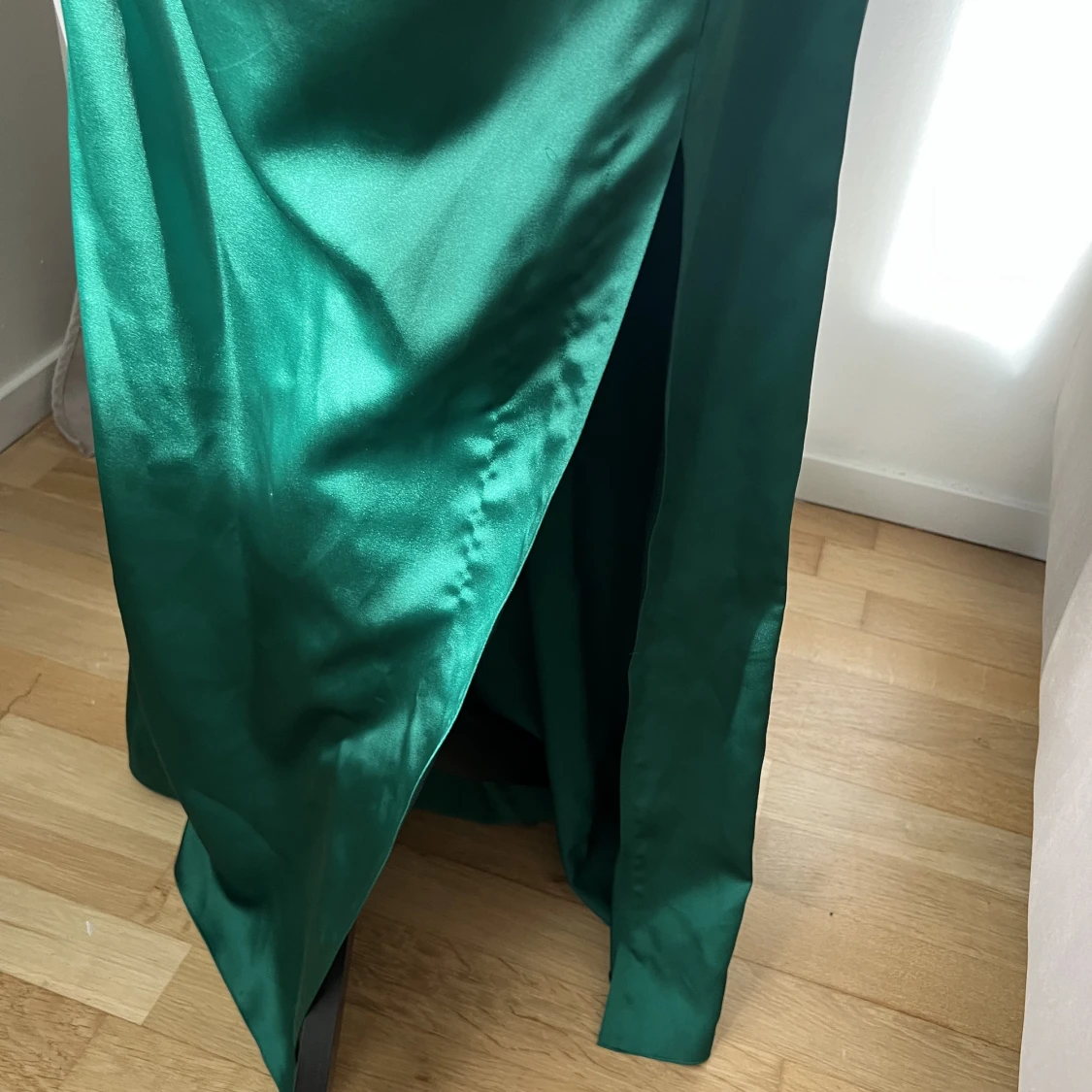 Smickrande grön festklänning  - 91