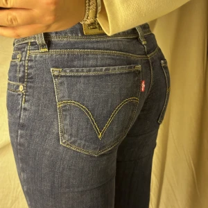 Levis jeans - Najs jeans från Levis! Passar xs! Midjemått 36 cm innerbenslängd 75cm 💥